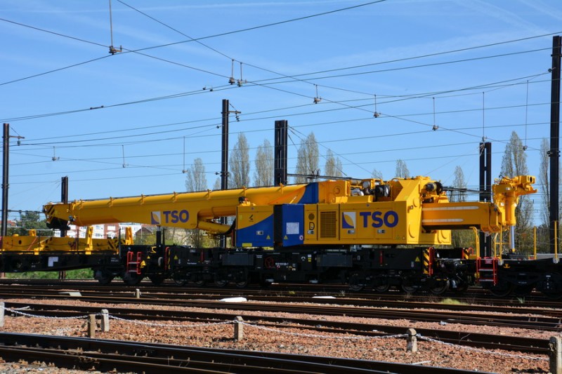 (5) 99 87 9 319 508-7 (2018-04-17 Trappes) (1).jpg
