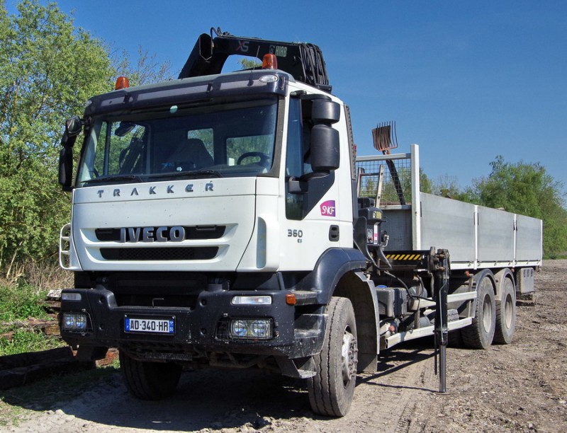 IVECO Trakker 360 E5 (2018-04-19 Ham) (1).jpg