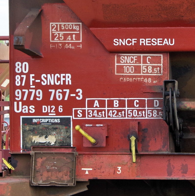 80 87 977 9 767-3 Uas D12 6 F-SNCFR (2018-04-24 Laon) (2).jpg