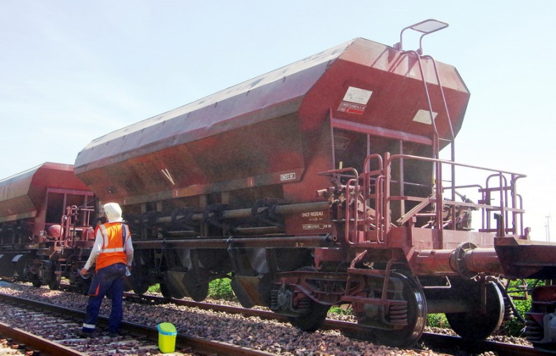 80 87 977 9 430-8 Uas D12 6 F-SNCFR (2018-04-20 Monbleux PK 53,950) (1).jpg