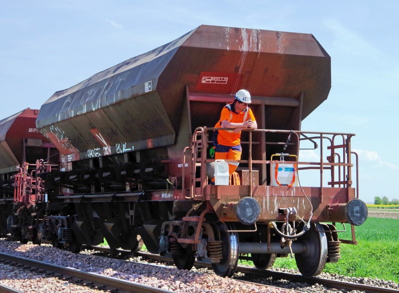 80 87 977 9 073-6 Uas D12 6 F-SNCFR (2018-04-20 Monbleux PK 53,950) (1).jpg