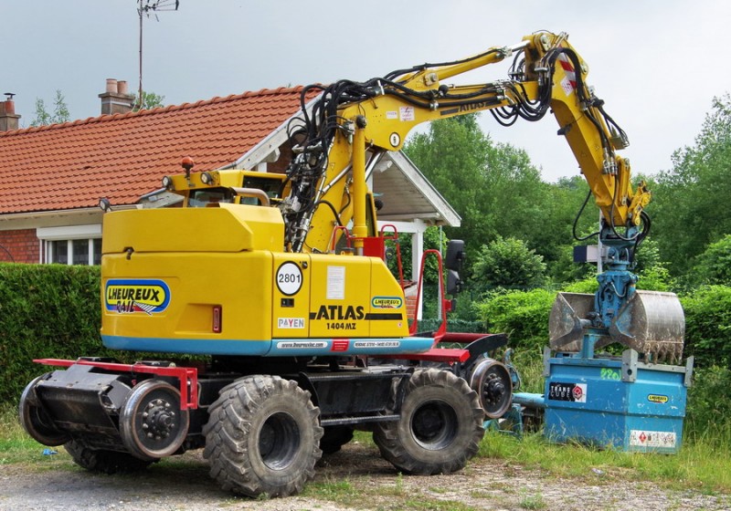 ATLAS 1404 KZW (2018-06-06 Vilers-Bretonneux) L'Heureux Rail 2801 (3).jpg