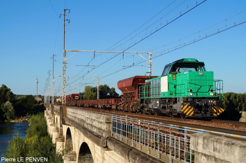 (6) Train F1F2 2018-09-11 Montlouis-sur-Loire.jpg