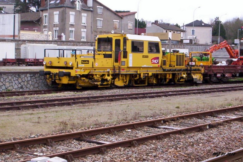 99 87 9 228 019-5 EMV 93 LM (2018-01-00 gare d'Aix-sur-Vienne) (1).jpg (224.38 Kio) Vu 5766 fois 99 87 9 228 019-5 EMV 93 LM (2018-01-00 gare d'Aix-sur-Vienne) (1).jpg