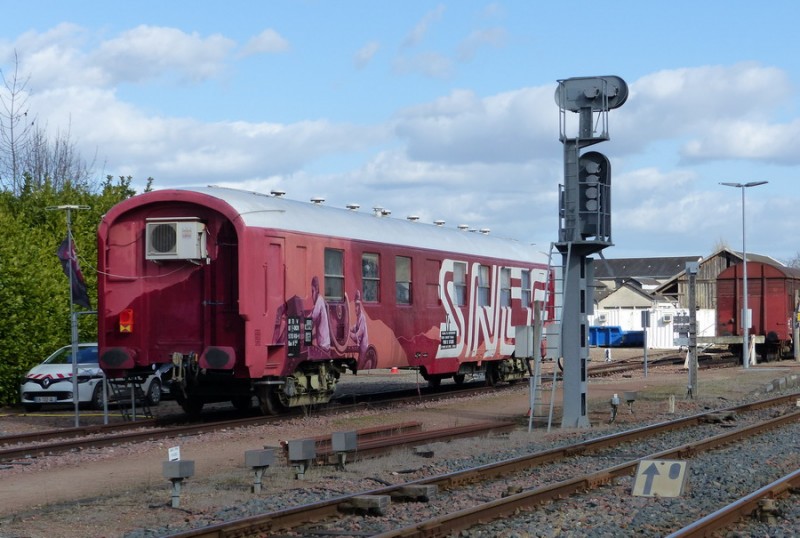 80 87 979 3 416-9 Uas H 55 0 F-SNCF-TR (2019-03-11 gare de Joué-les-Tours) (10).jpg