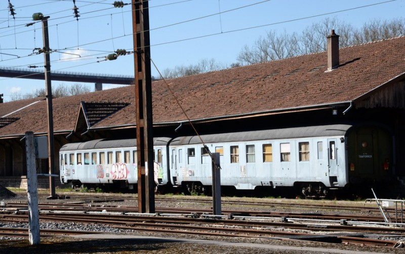 80 87 974 0 733-1 Uas H55 0 SNCF-MN (2019-03-29 Longny) + 974 0 731-5 Ã droite.jpg (211.63 Kio) Vu 2437 fois 80 87 974 0 733-1 Uas H55 0 SNCF-MN (2019-03-29 Longny) + 974 0 731-5 Ã droite.jpg
