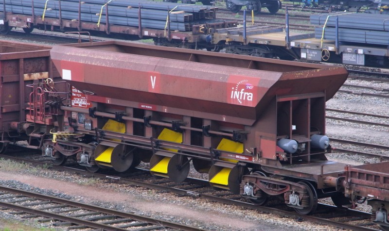 80 87 977 8 904-3 Uas D12 6 F-SNCFR (2019-05-01 Tergnier) (2).jpg