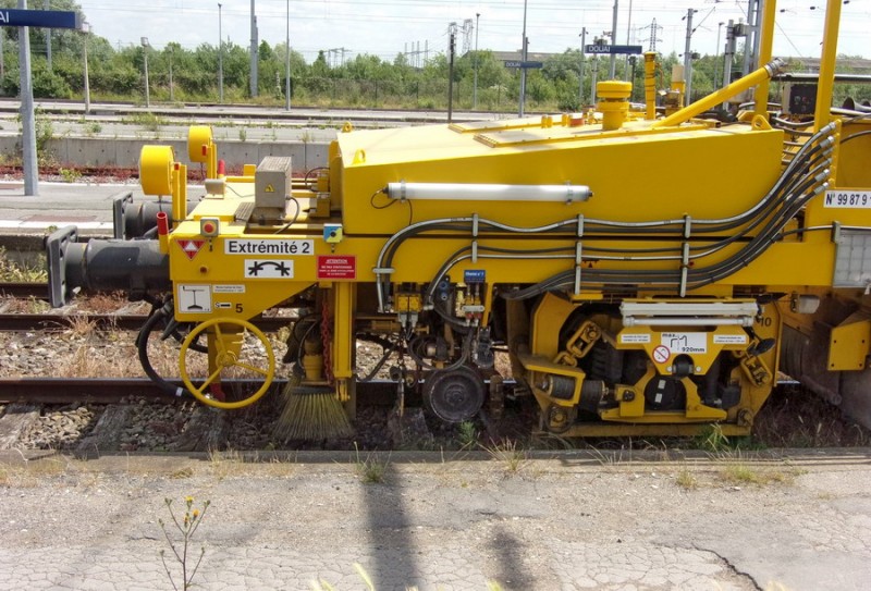 99 87 9 124 042-2 - 108-275 LC (2019-06-01 gare de Douai) (16).jpg