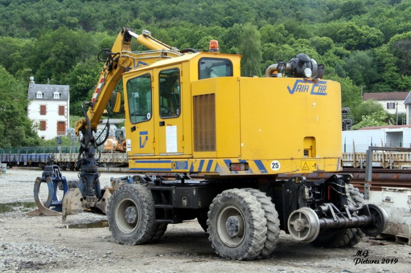 VaiaCar V704FR (2019-06-15 Saint-Sulpice-Laurière) (3).jpg (245.64 Kio) Vu 3644 fois VaiaCar V704FR (2019-06-15 Saint-Sulpice-Laurière) (3).jpg