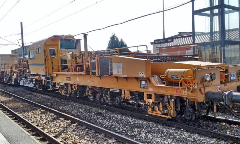 99 87 9 125 528-9 SSP 230 T Dynamic (2019-08-02 gare d'Abancourt) Railmat (13).jpg
