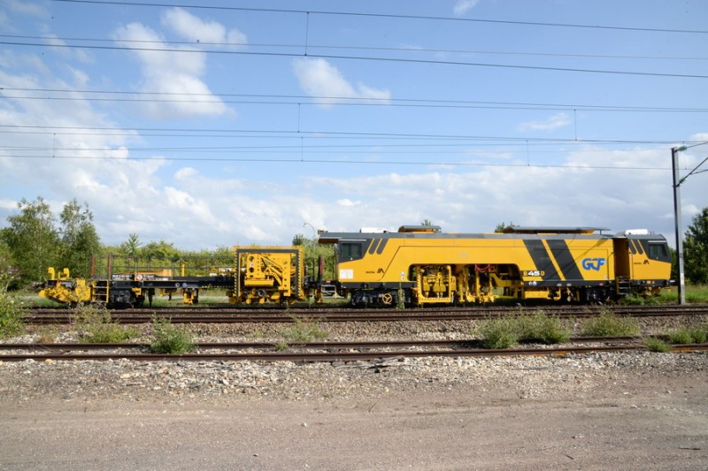 99 87 9 122 537-3 B45D (2019-08-07 gare de Saleux) Matisa n°4539 GCF (2).jpg (197.68 Kio) Vu 4493 fois 99 87 9 122 537-3 B45D (2019-08-07 gare de Saleux) Matisa n°4539 GCF (2).jpg