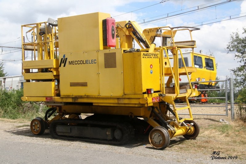 NEOTEC ELAN00C (2019-08-10 près de Bersac-sur-Rivale 87) Meccoli ELEC ELAN 4 (1).jpg