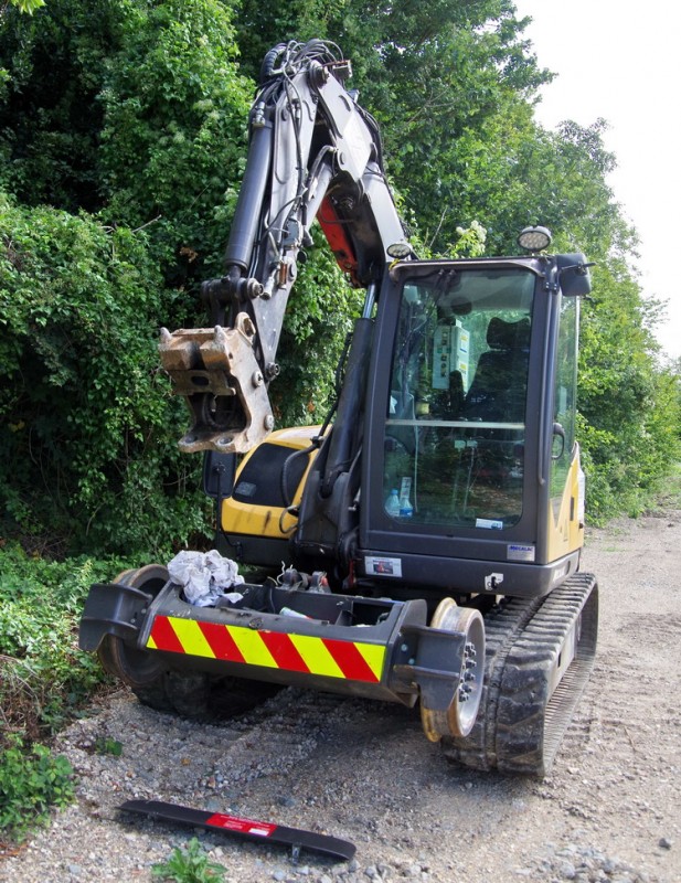 Mecalac 8mcr (2019-08-12 Saint-Segrée) Delcourt Rail (3).jpg