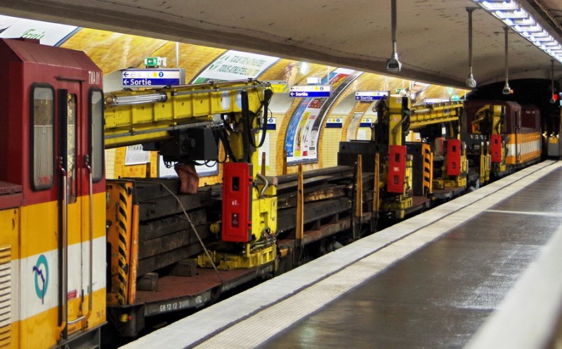 RATP TMA01 + V332 (2019-08-17 Station Charles de Gaulle Etoile) (2).jpg