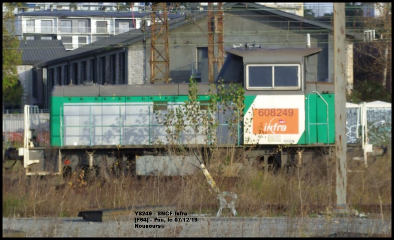Y8249_1.jpg