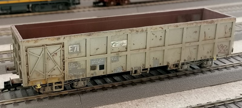 wagon E71 Roco patiné n°07 a.jpg