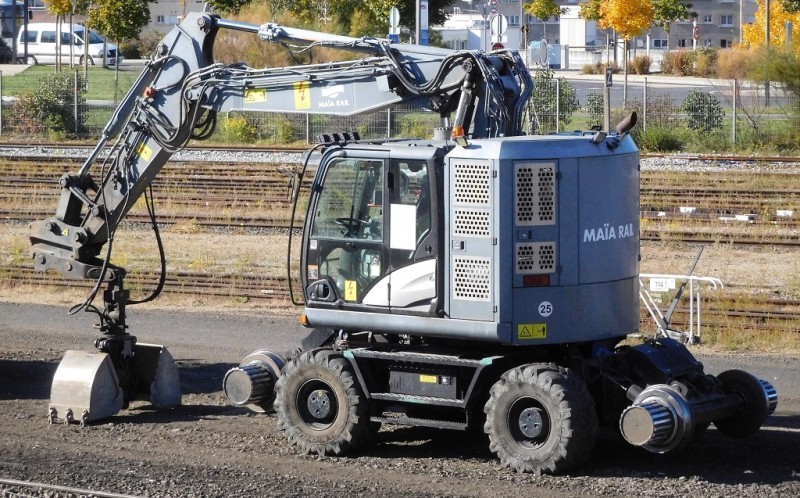 Hitachi ZX170 PRR - NI - Maïa Rail (Puy-en-Velay 10-2021) Photo 1.JPG