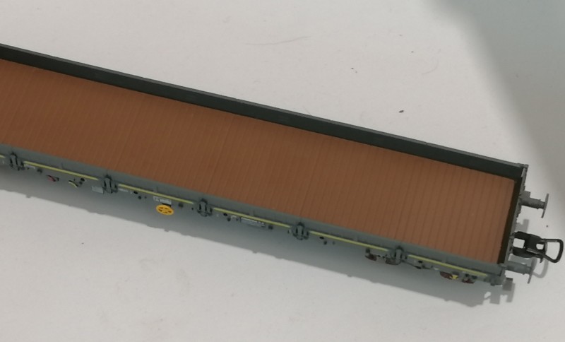 Wagon plat bogies ermewa R39 plancher 01.jpg