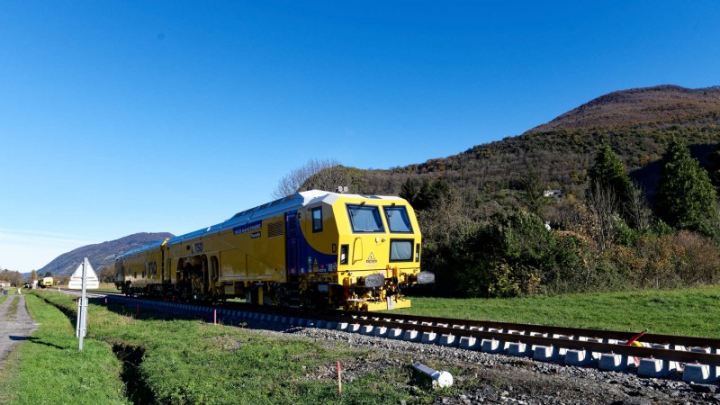 99 87 9 123 005-0-Type Unimat 108-2X-4X4-4 S-Dynamic-TSO-A quitté la base de travaux stationnée à Chaum-23 11 2024.jpg