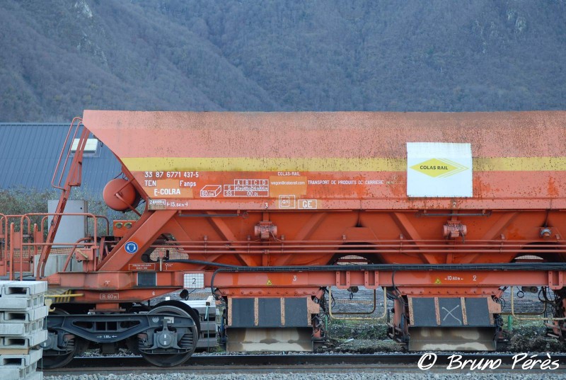Fanps - 33 87 677 1 437-5 - Colas Rail (1) (light).JPG