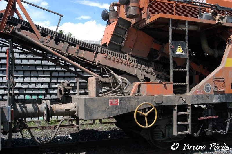 Cribleuse SPRO 1000 - 99 87 9 350 510-3 - Colas Rail (41) (light).jpg