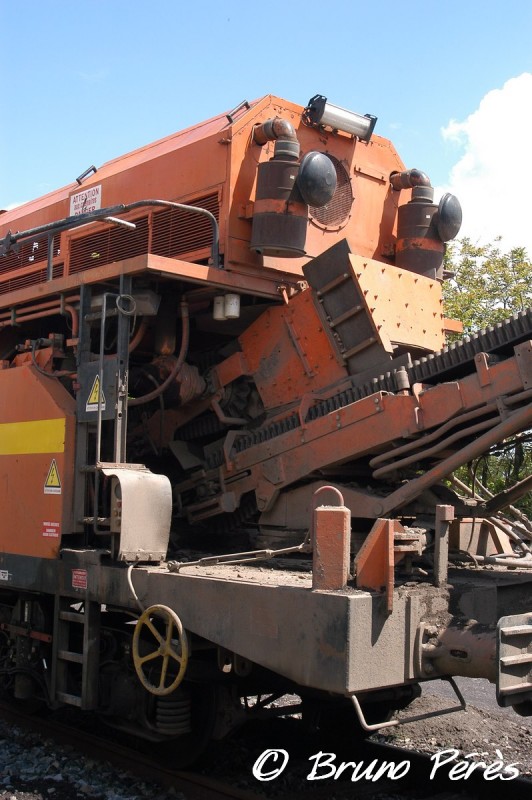 Cribleuse SPRO 1000 - 99 87 9 350 510-3 - Colas Rail (60) (light).jpg