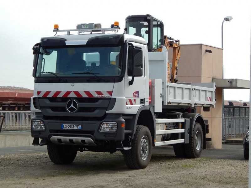 MERCEDES ACTROS 1832 - CS 203 YE - SNCF (1) (Copier).JPG