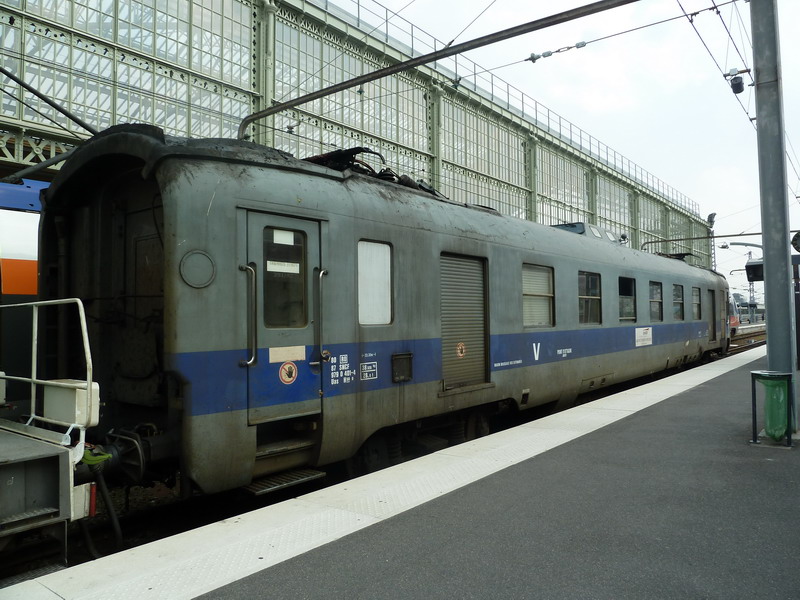 80 87 979 0 401-4 Uas (2013-08-28 gare de Tours) + 69416 (2).jpg