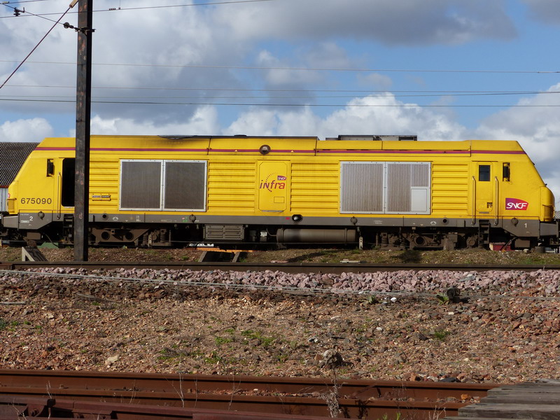 75090 (2014-02-26 St Pierre des Corps) Livrée Infra (2).jpg