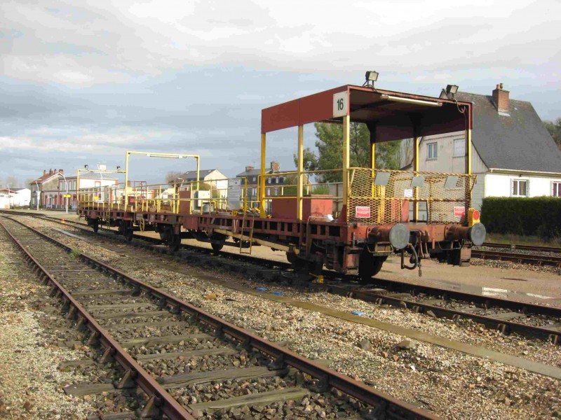 wagon_plat_c.JPG (298.59 Kio) Vu 2628 fois wagon_plat_c.JPG