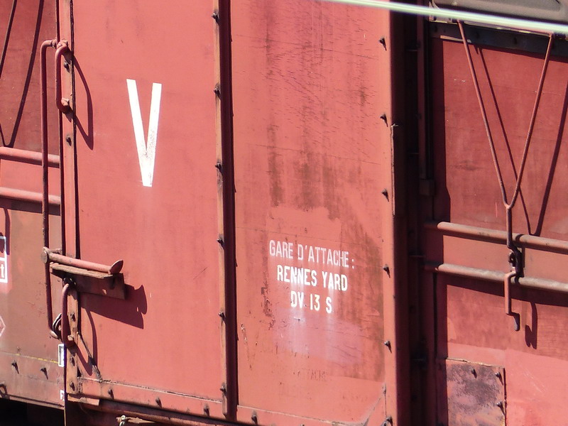 40 87 959 1 328-9 Us G55 2 SNCF-RN (2014-04-17 St Pierre des Corps) (3).jpg