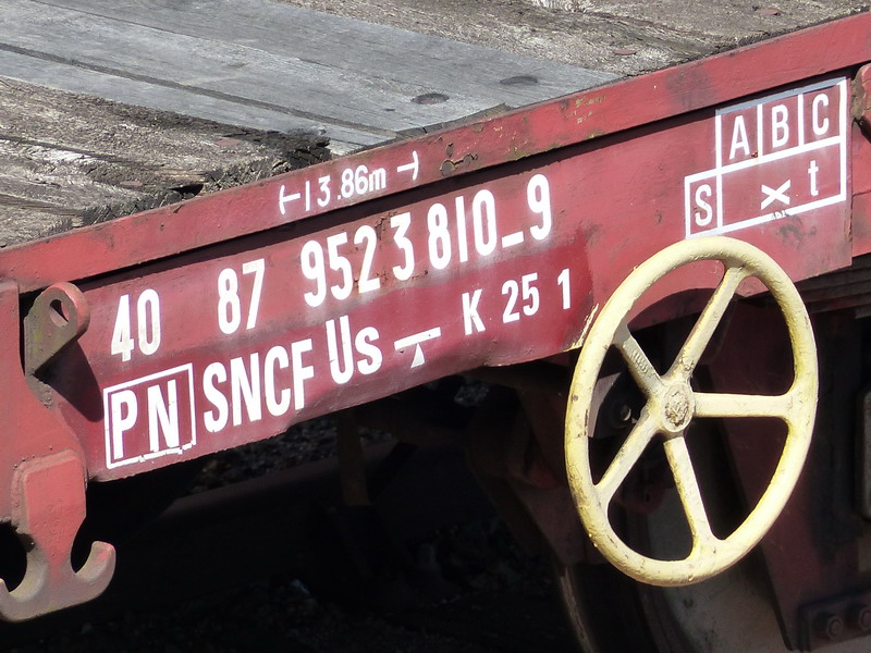 40 87 952 3 810-9 Us K25 1 SNCF-PN (2014-04-17 St Pierre des Corps) (2).jpg