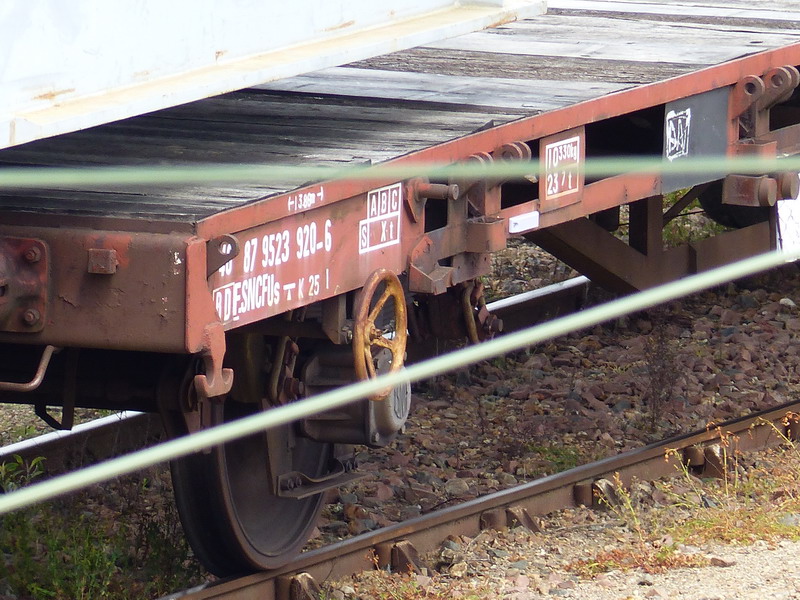40 87 952 3 920-6 Us K25 1 F SNCF-BD (2014-04-24 St Pierre des Corps) (2).jpg