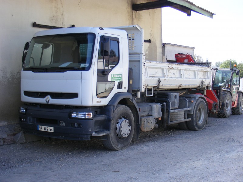 RENAULT - 97 AAS 54 (8).JPG