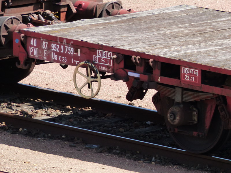 40 87 952 3 759-8 Us K25 1 F SNCF-PN (2014-05-16 St Pierre des Corps) (2).jpg