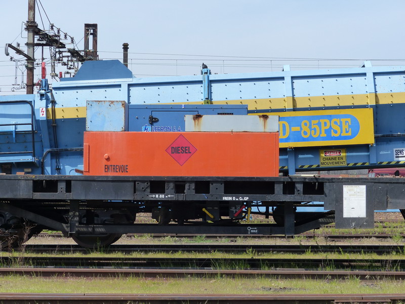 99 87 9 383 746-4 (2014-05-04 St Pierre des Corps) Type plat essieux (3).jpg