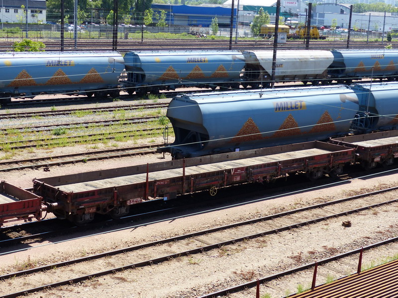 80 87 977 4 683-7 Uas R39 6 SNCF-PSL (2014-05-15 St Pierre des Corps) (1).jpg