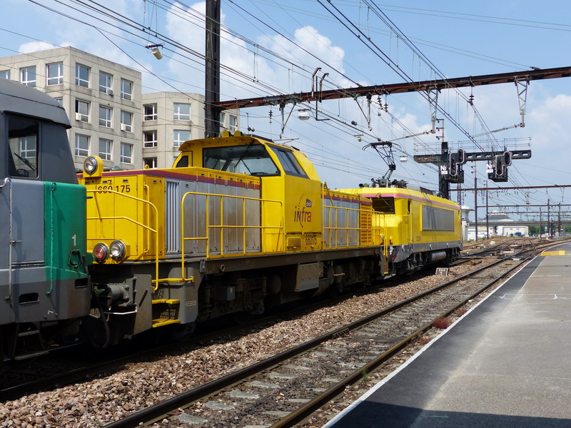 60175 (2014-06-18 gare de St Pierre des Corps) + 67410 + 22288 (1).jpg