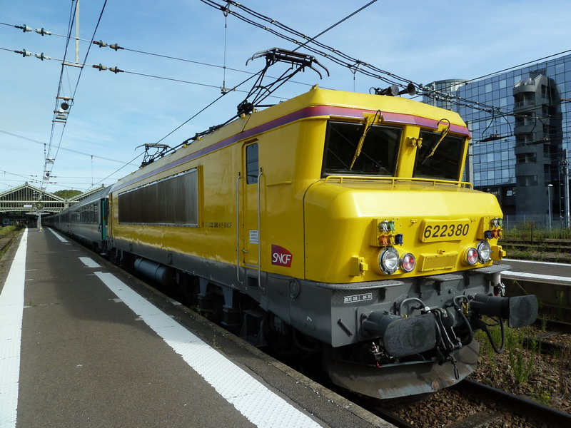 22380 (2014-08-23 gare de Tours) 14048 V.F (1).jpg