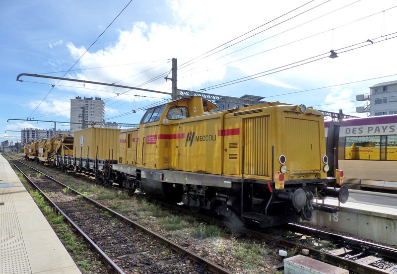 99 87 9 182 603-0 (2014-10-17 gare de Tours) V212 n°212H (5).jpg