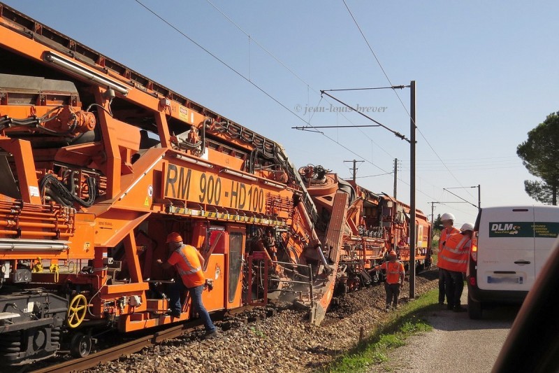 b IMG_6252 dégarniseuse Colas Rail_La Crau Var.jpg