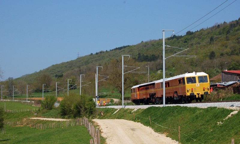 DSC_7572r - bourreuse de ligne Colas Rail entre Villereversure et Simandre sur Suran.jpg