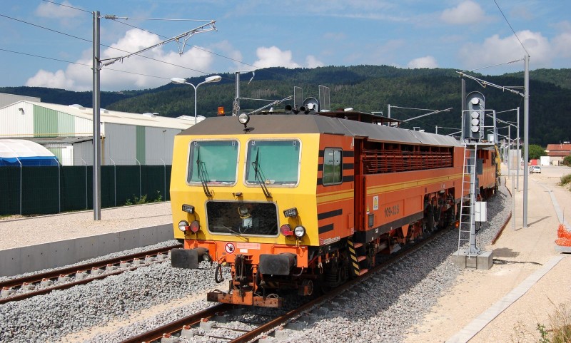 DSC_8512r - bourreuse 109-32S Colas Rail - Nurieux Volognat.jpg