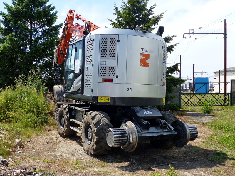 Hitachi D 2R Type ZX 170 PPR (2015-05-29 SPDC) (2).jpg