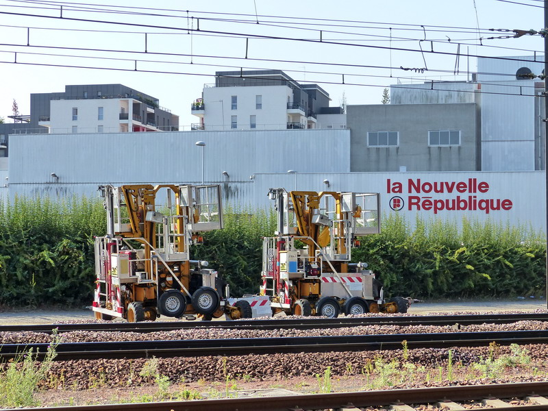 4'Axe 06.83.xxx SNCF-TR 61 (2015-07-16 Tours) + TR 27 (1).jpg