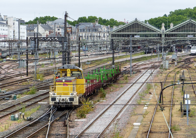 Y.9001 (2015-07-22 gare de Tours) (1).jpg