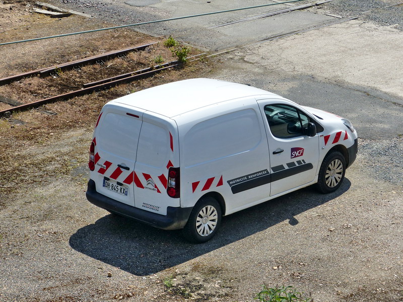 Citoën Berlingo DH 845-KX (2015-05-25 SPDC) (3).jpg