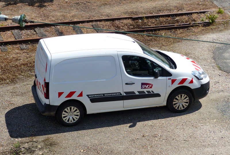 Citoën Berlingo DH 845-KX (2015-05-25 SPDC) (2).jpg