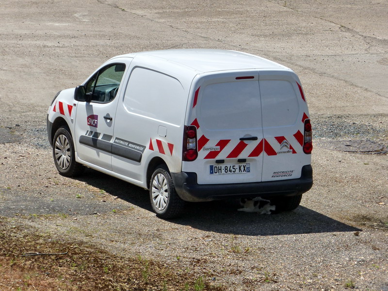 Citroën Berlingo DH 845-KX (2015-05-25 SPDC) (5).jpg