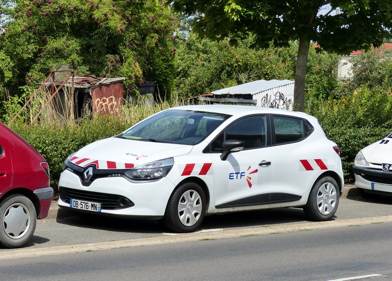 Renault Clio DB-576-MN 57 (2015-07-31 SPDC) (1).jpg